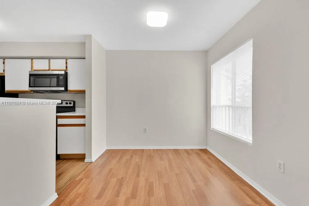 2321 NW 33rd St, #215