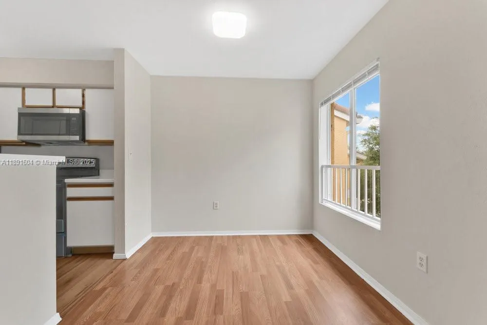 2321 NW 33rd St, #215