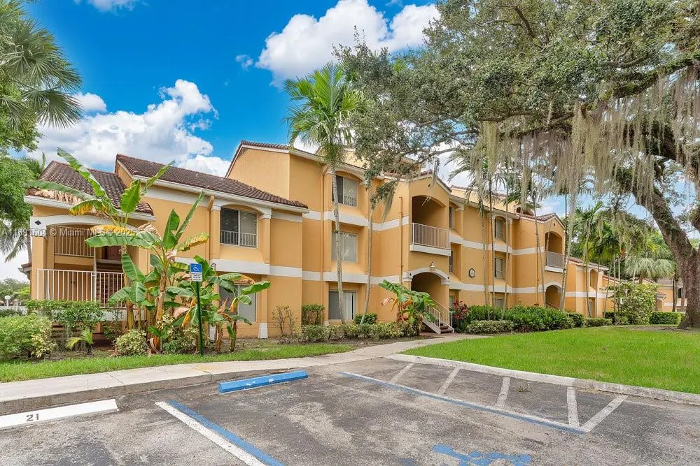 2321 NW 33rd St, #215