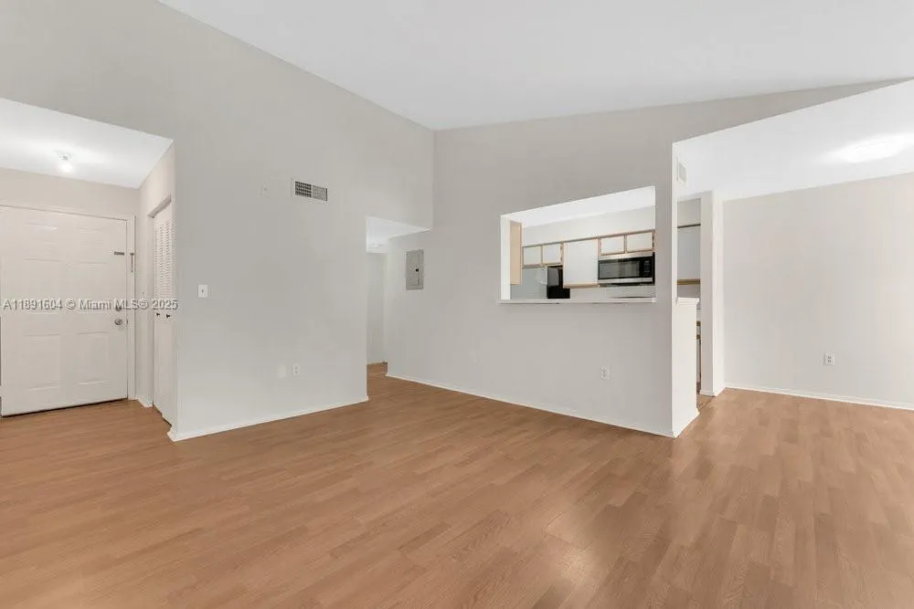 2321 NW 33rd St, #215