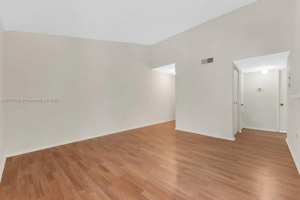 2321 NW 33rd St, #215