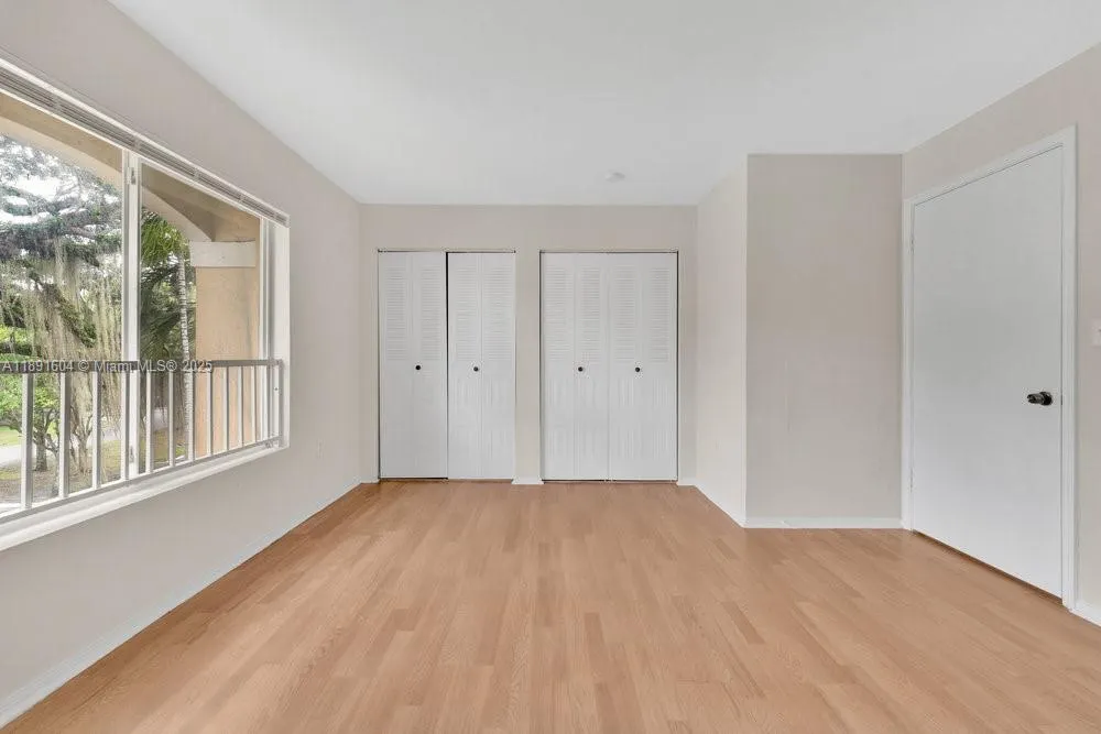 2321 NW 33rd St, #215