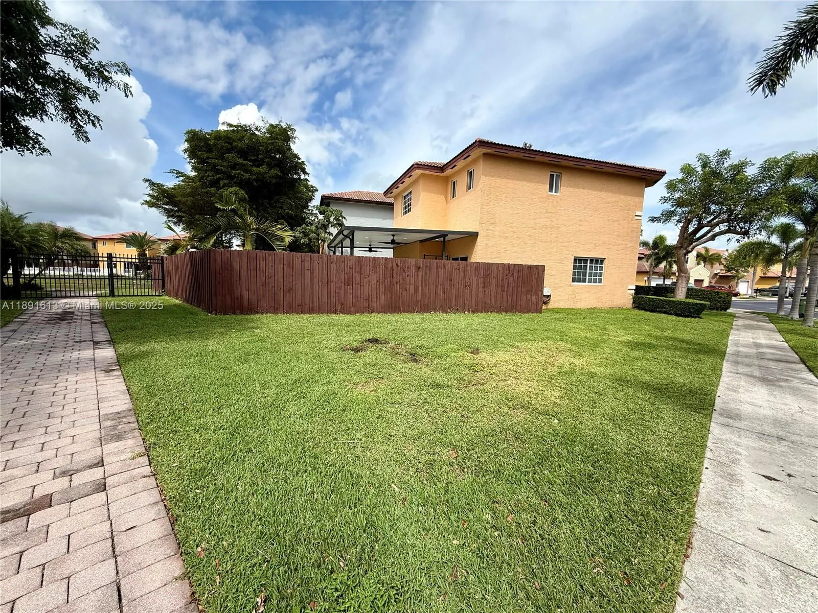 4126 NE 11th Dr