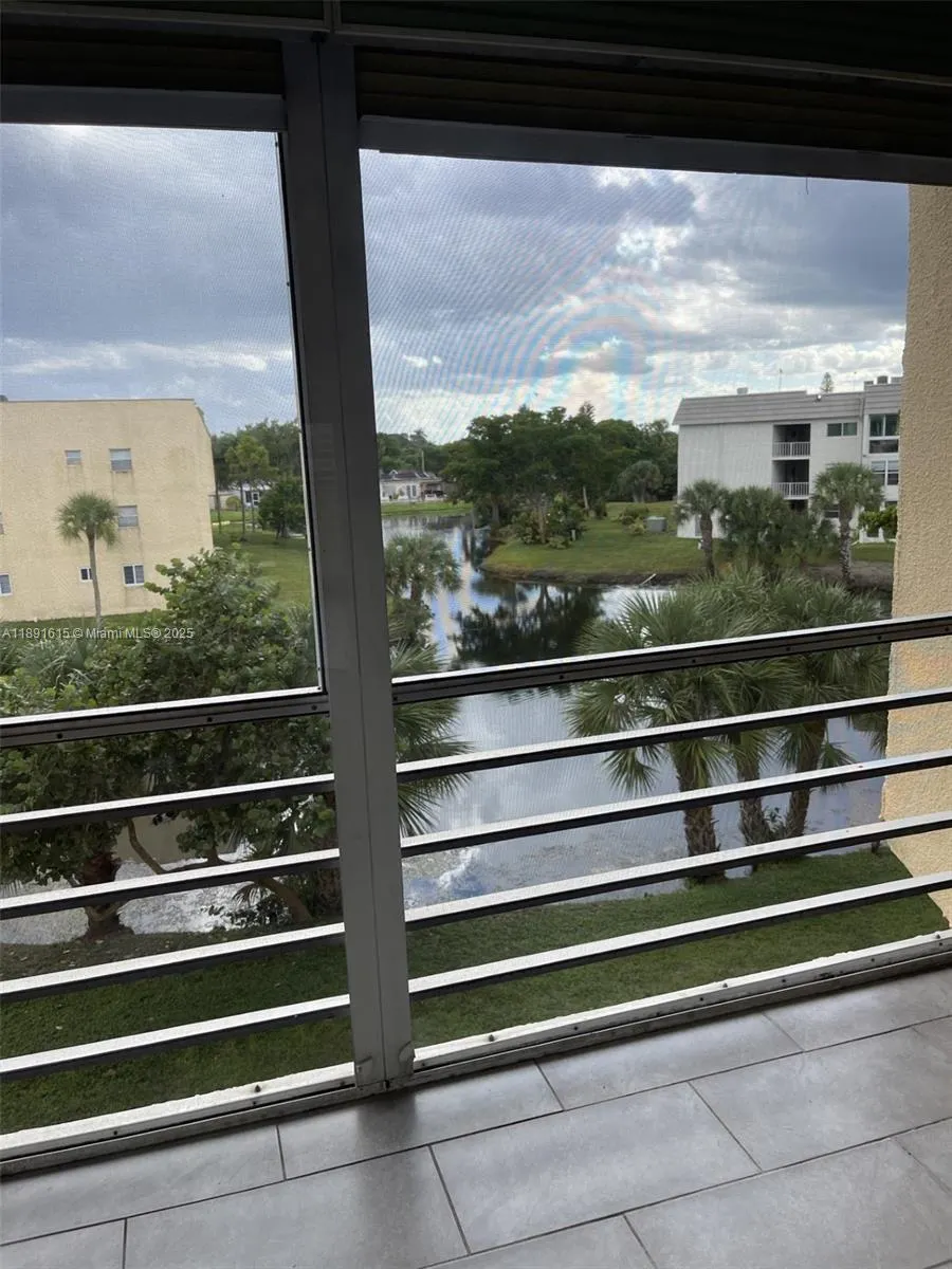 8285 Sunrise Lakes Blvd, #310