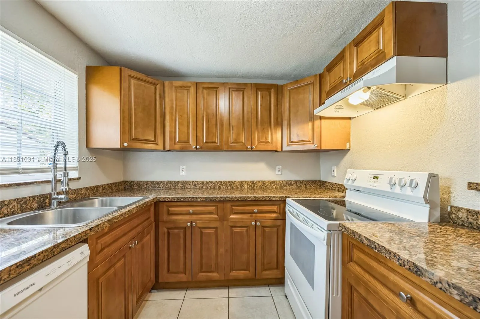 2515 N 66th Ave