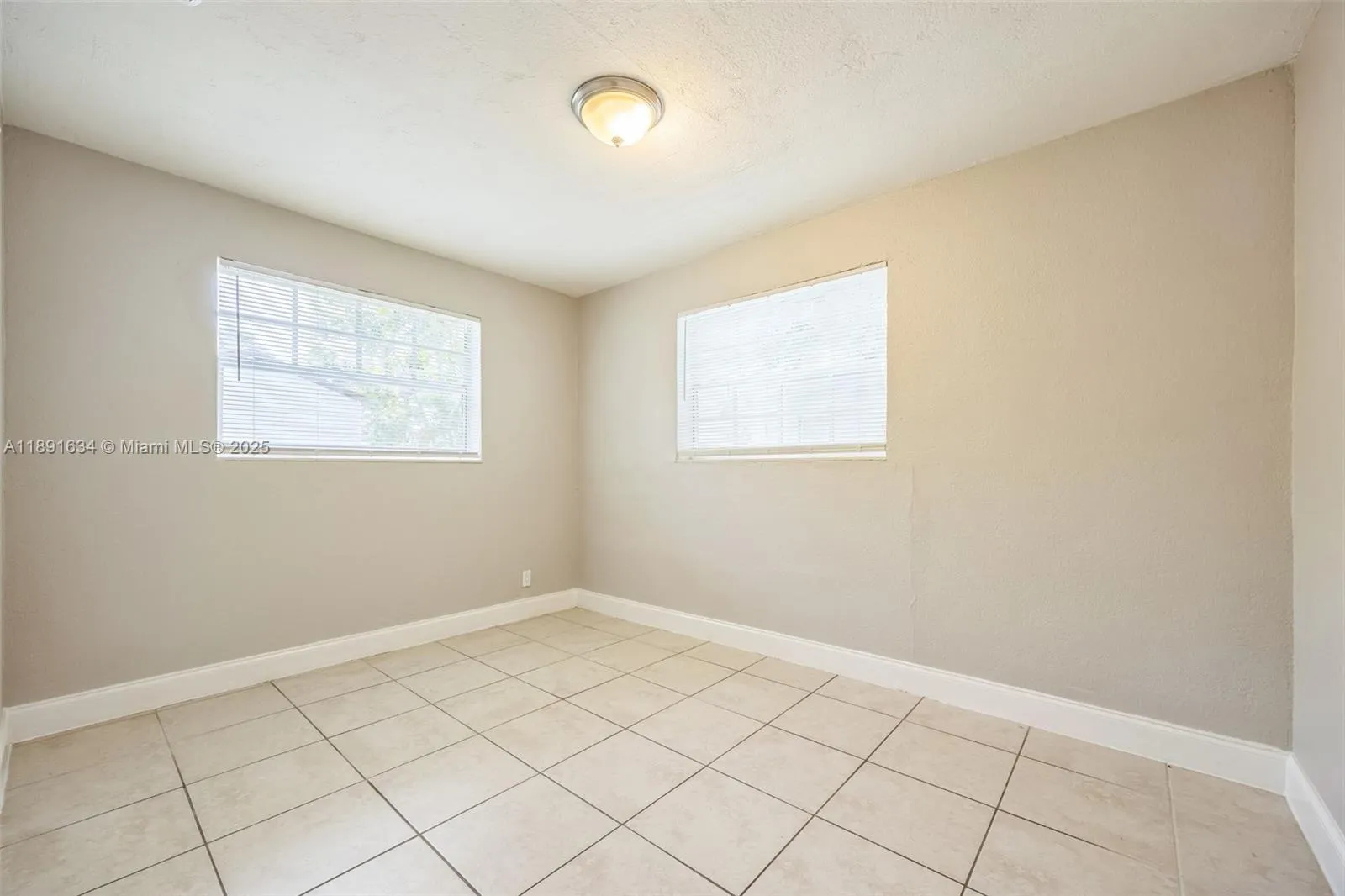 2515 N 66th Ave