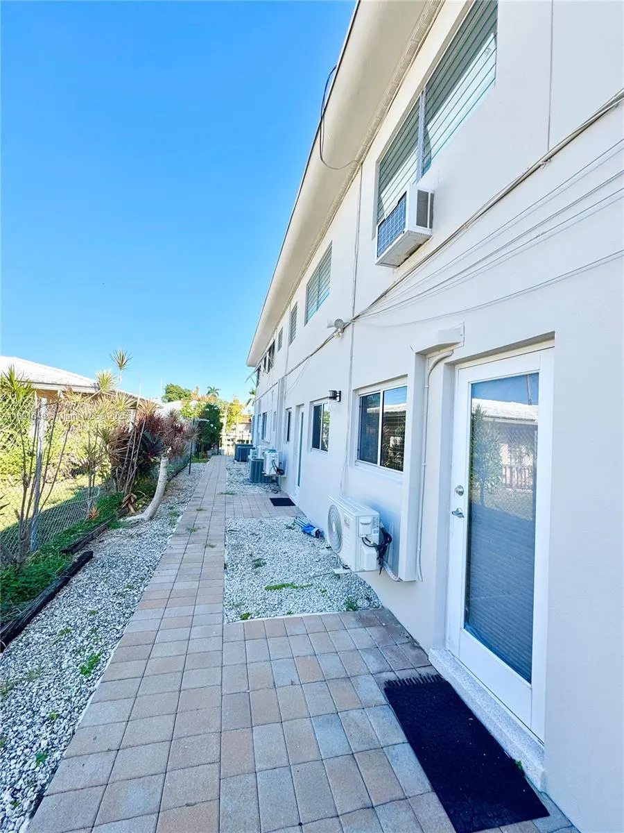 1601 SE 15th St, #1B