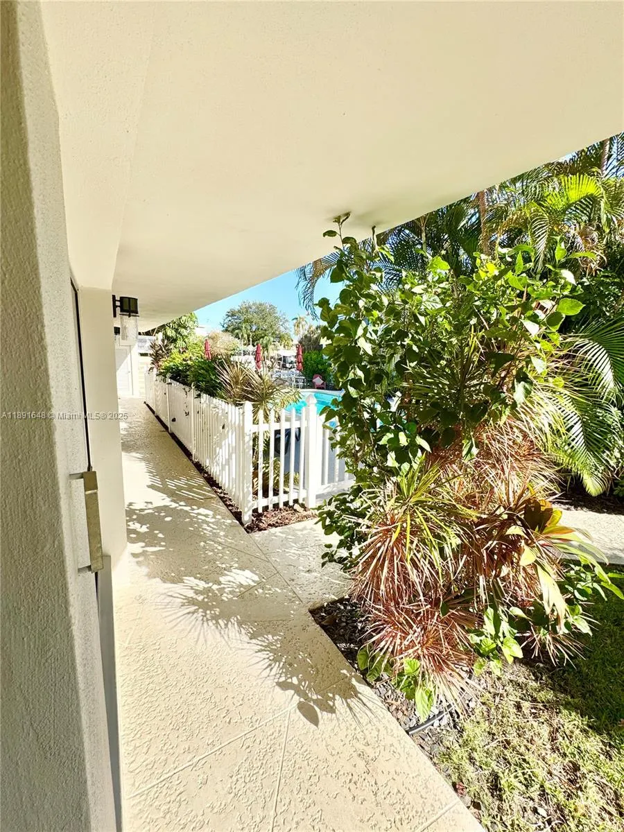 1601 SE 15th St, #1B
