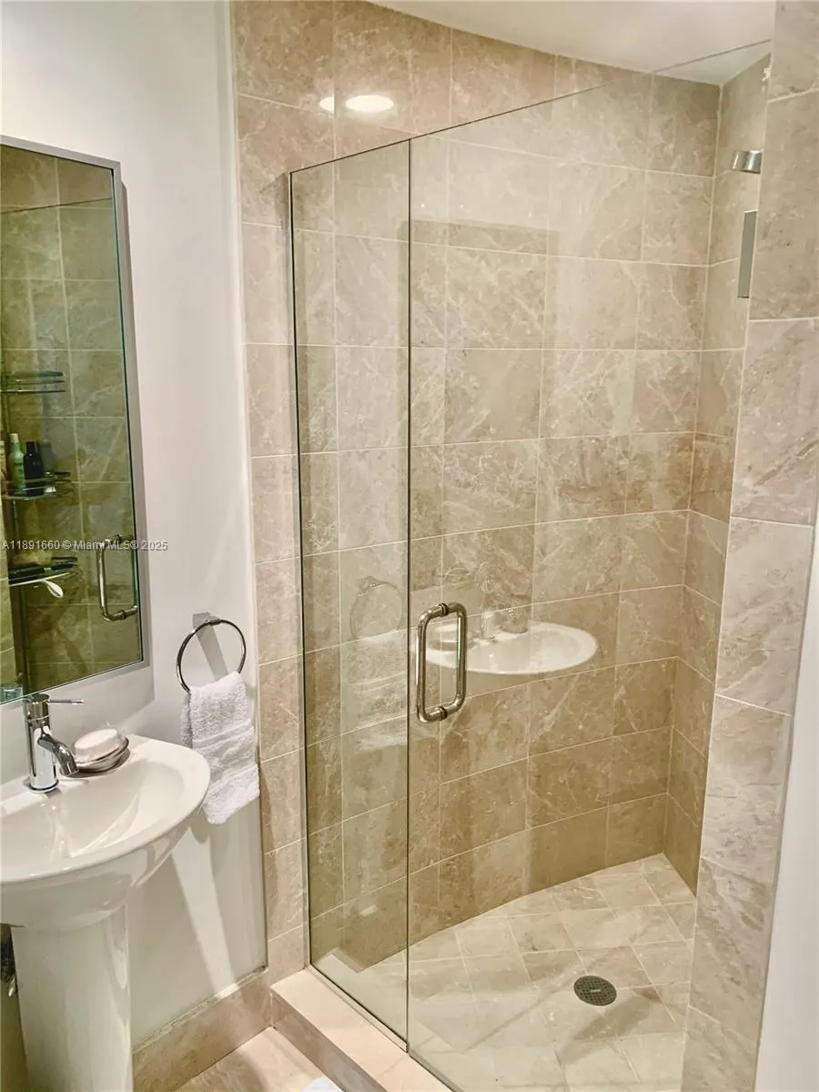 17001 Collins Ave, #1407