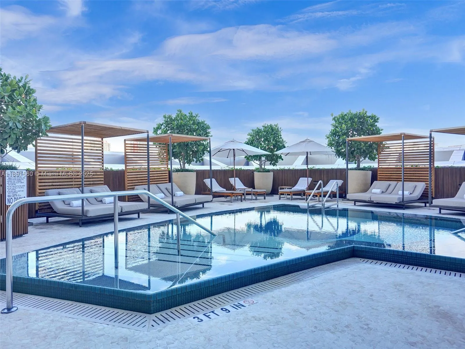 17001 Collins Ave, #1407