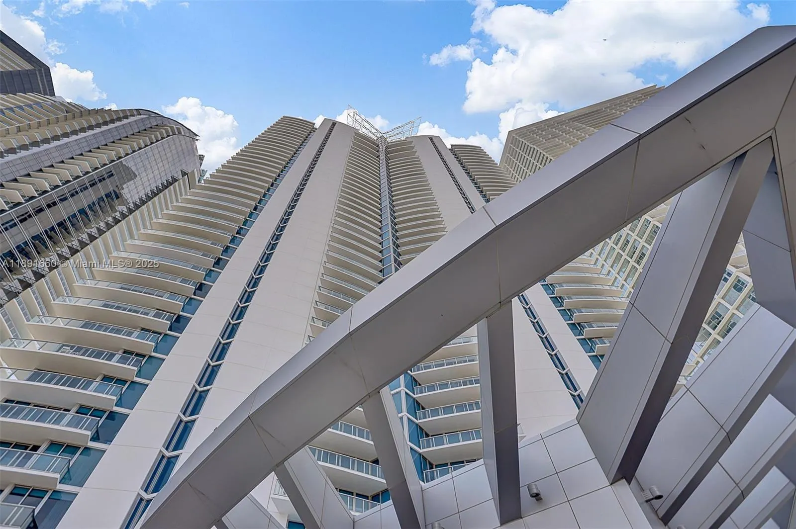 17001 Collins Ave, #1407