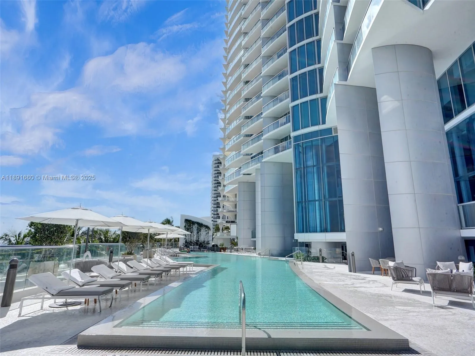 17001 Collins Ave, #1407