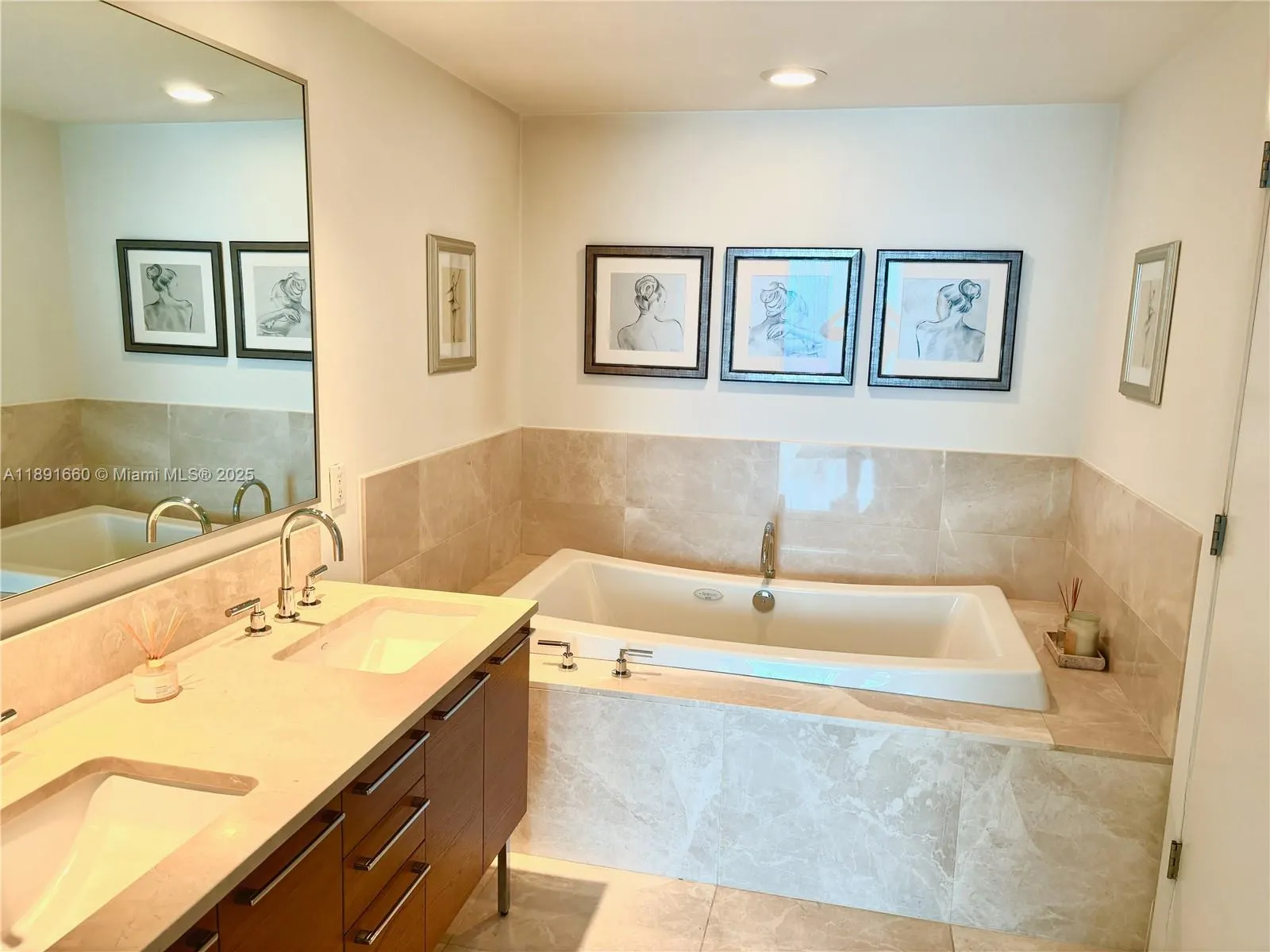 17001 Collins Ave, #1407