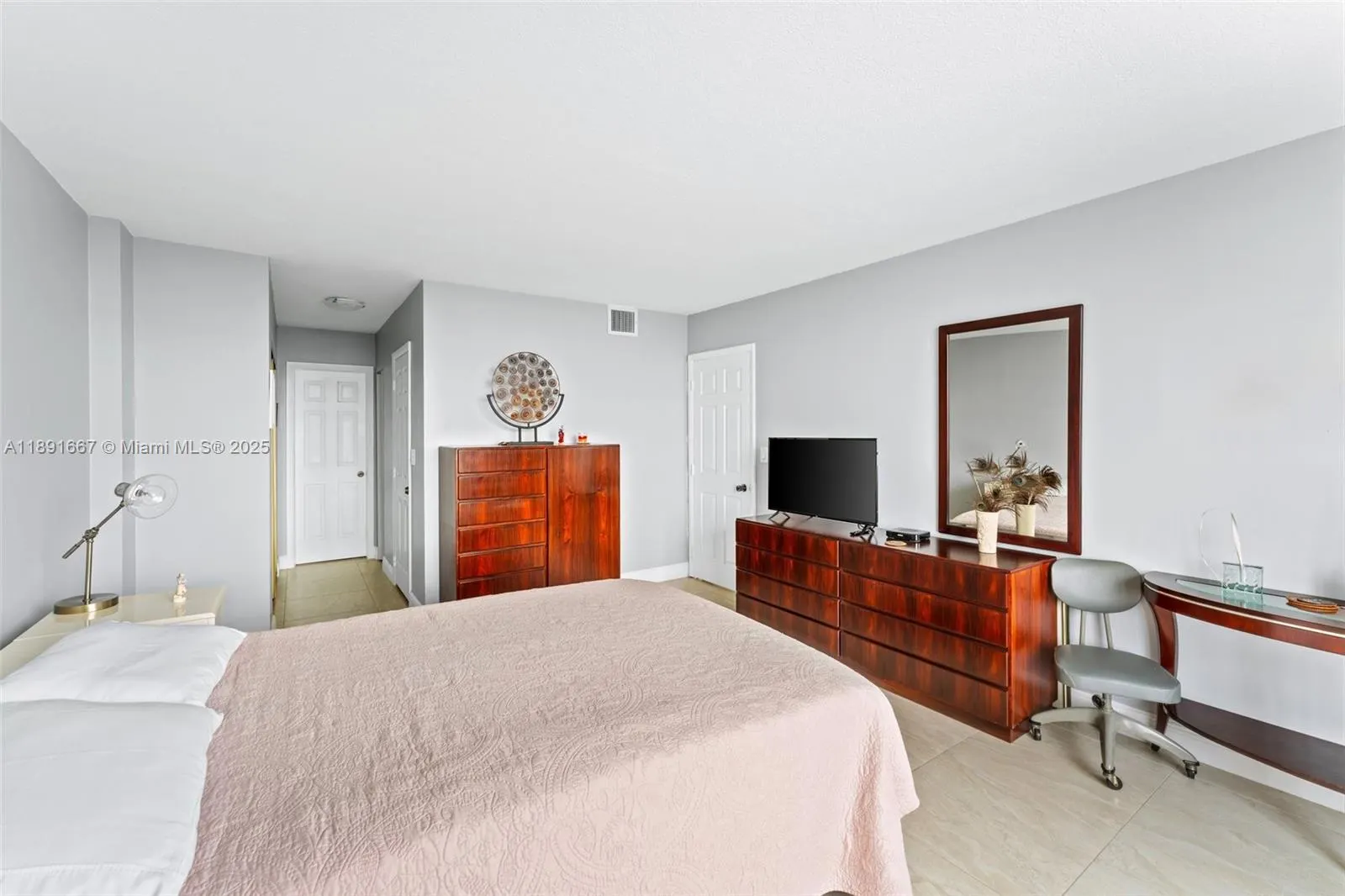 3800 S Ocean Dr, #1722