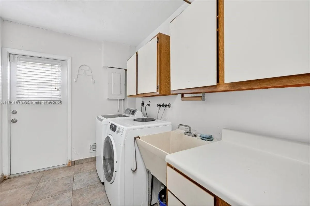 1621 NW 110th Ter