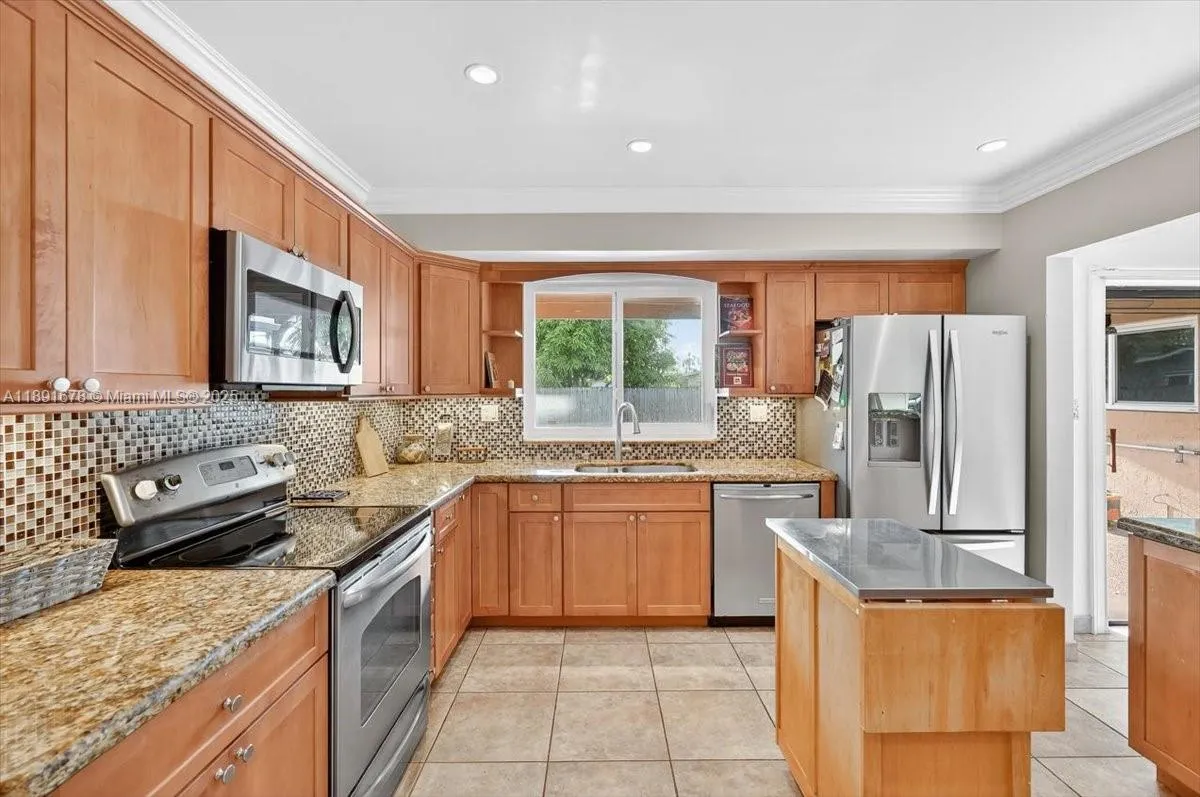1621 NW 110th Ter