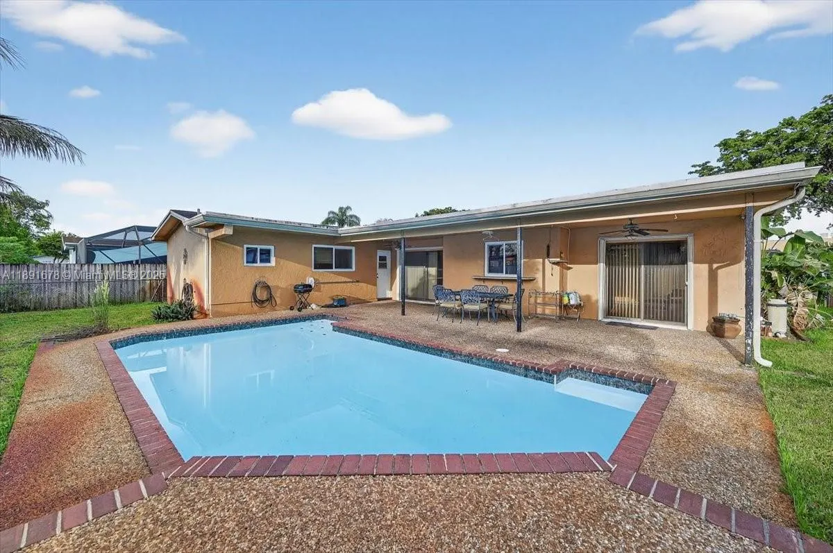 1621 NW 110th Ter