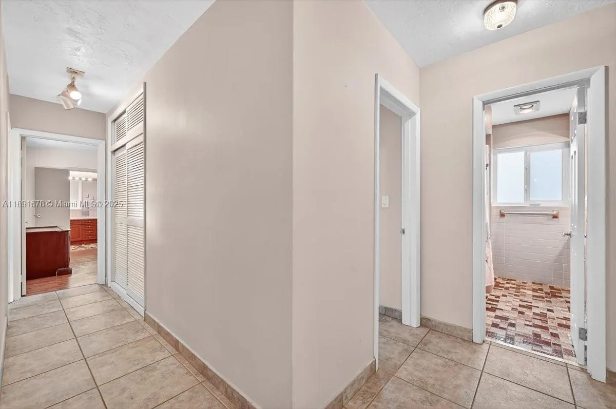 1621 NW 110th Ter