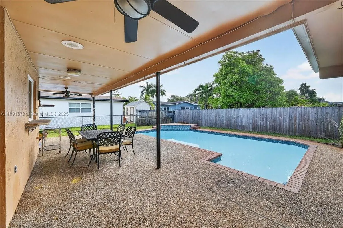 1621 NW 110th Ter