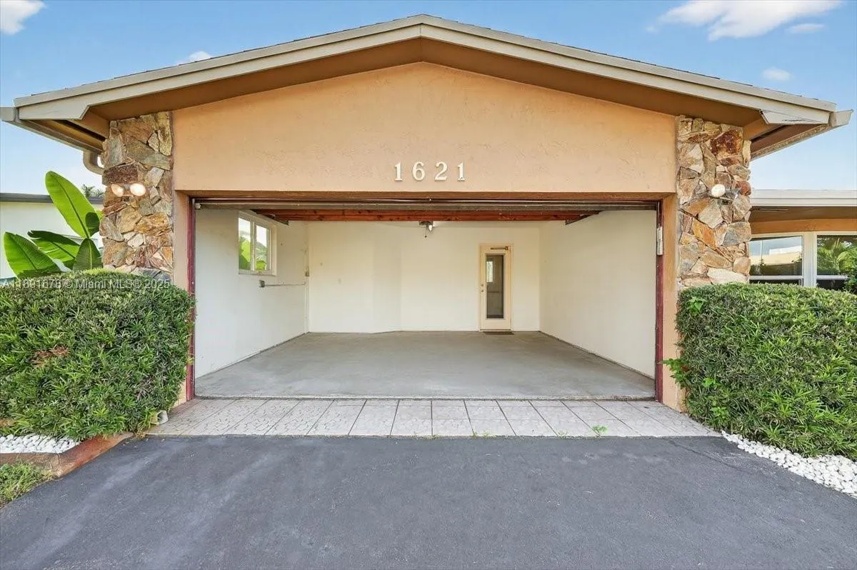 1621 NW 110th Ter