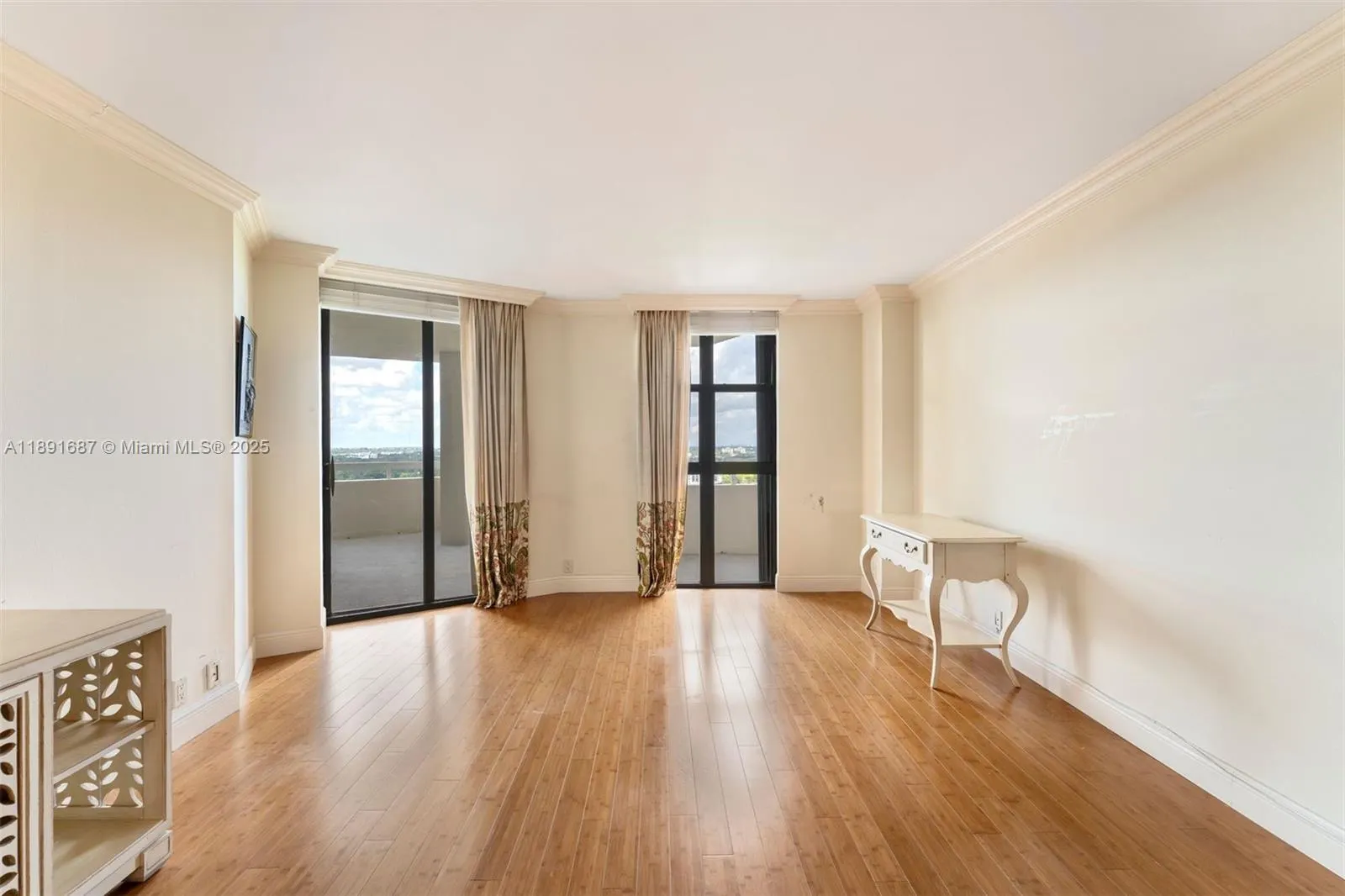 1000 Quayside Ter, #PH9