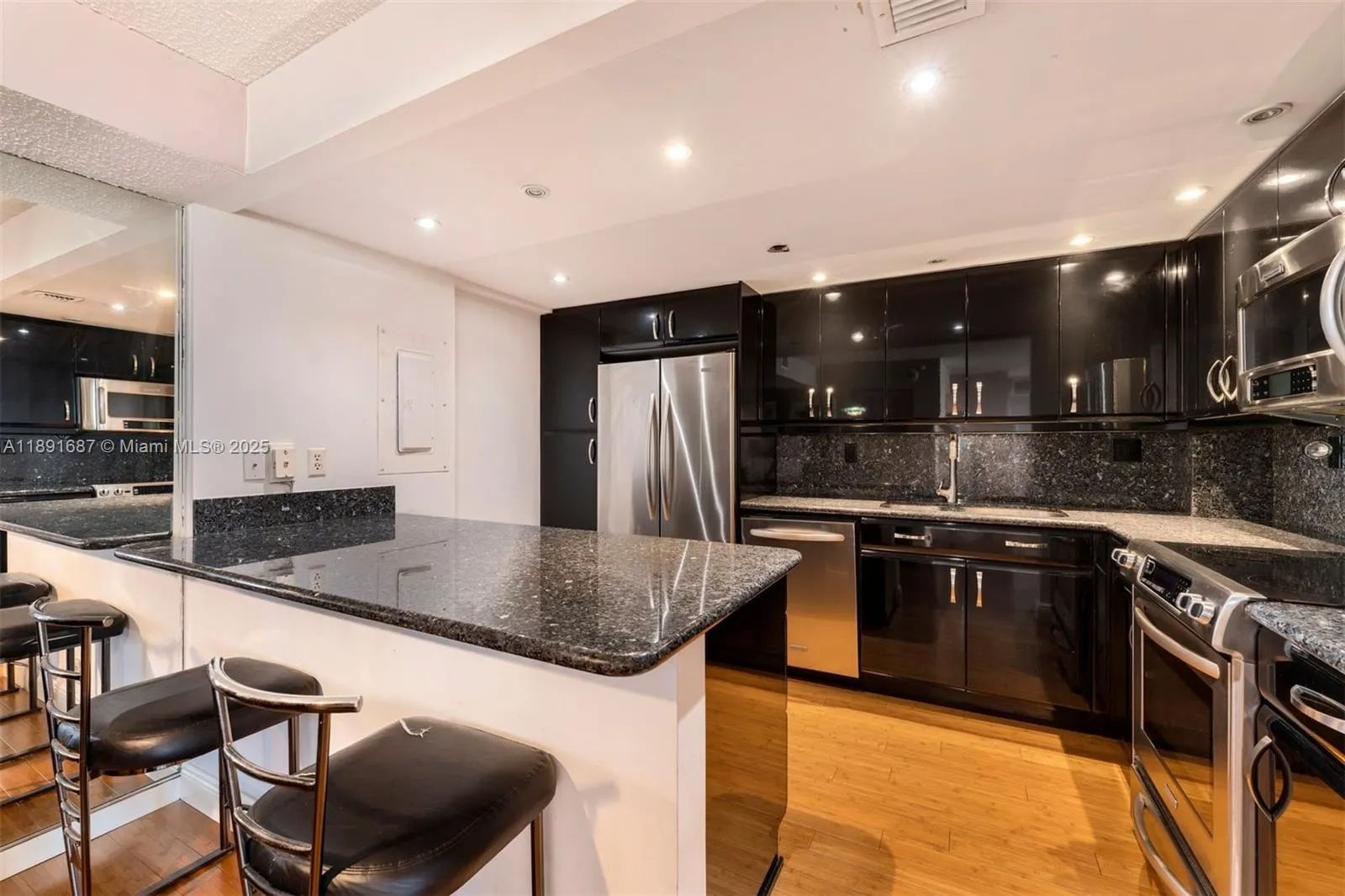 1000 Quayside Ter, #PH9