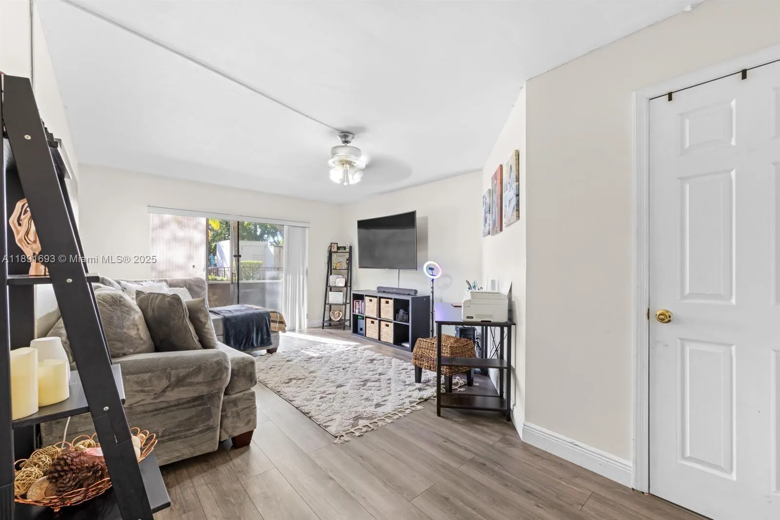 6075 N Sabal Palm Blvd, #114