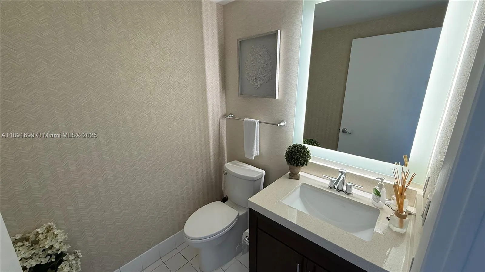 17375 Collins Ave, #1901