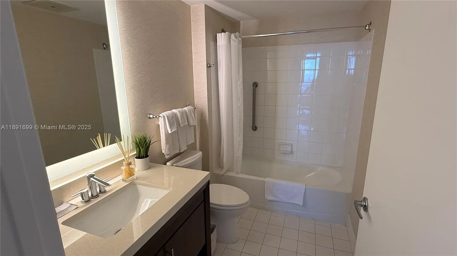 17375 Collins Ave, #1901