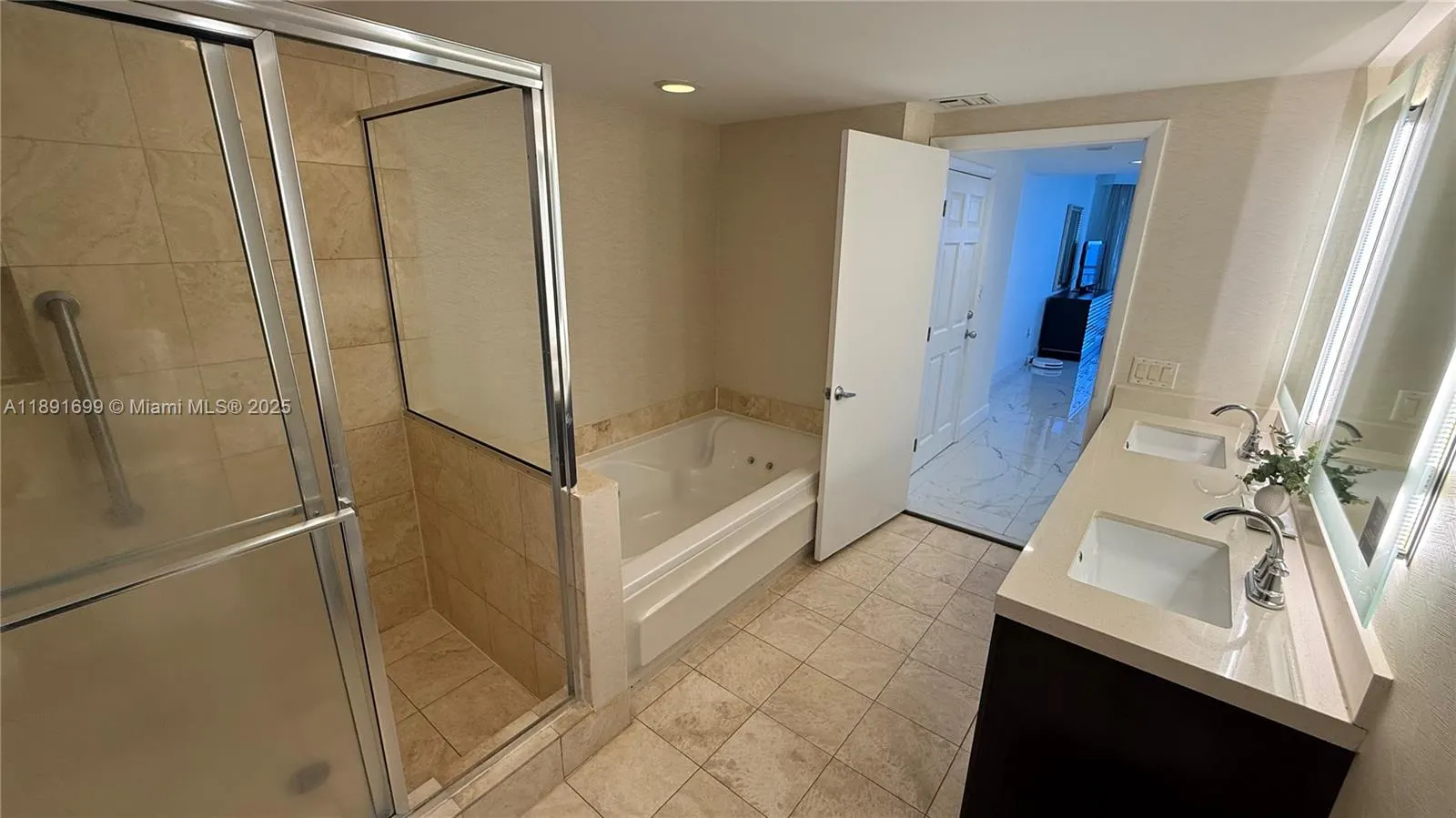 17375 Collins Ave, #1901