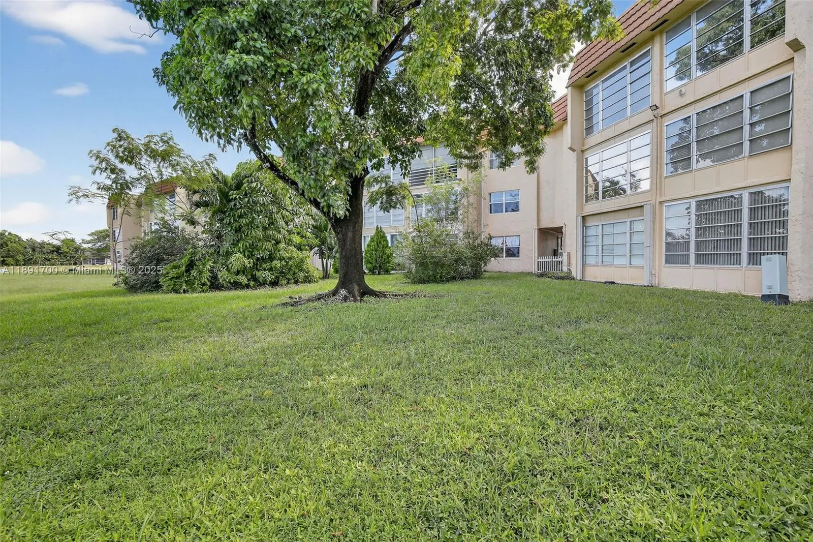 9041 Sunrise Lakes Blvd, #107