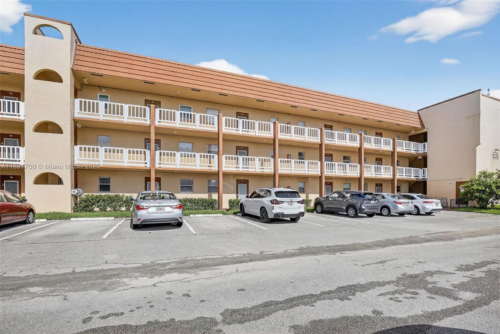9041 Sunrise Lakes Blvd, #107