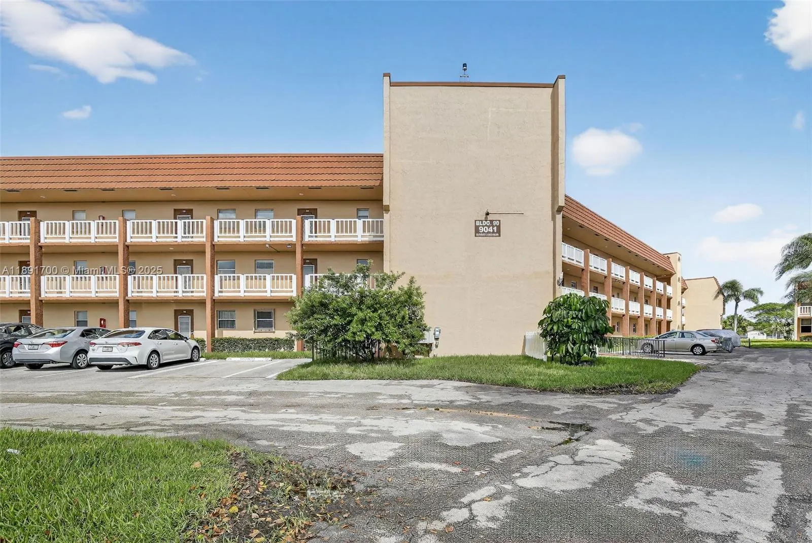 9041 Sunrise Lakes Blvd, #107