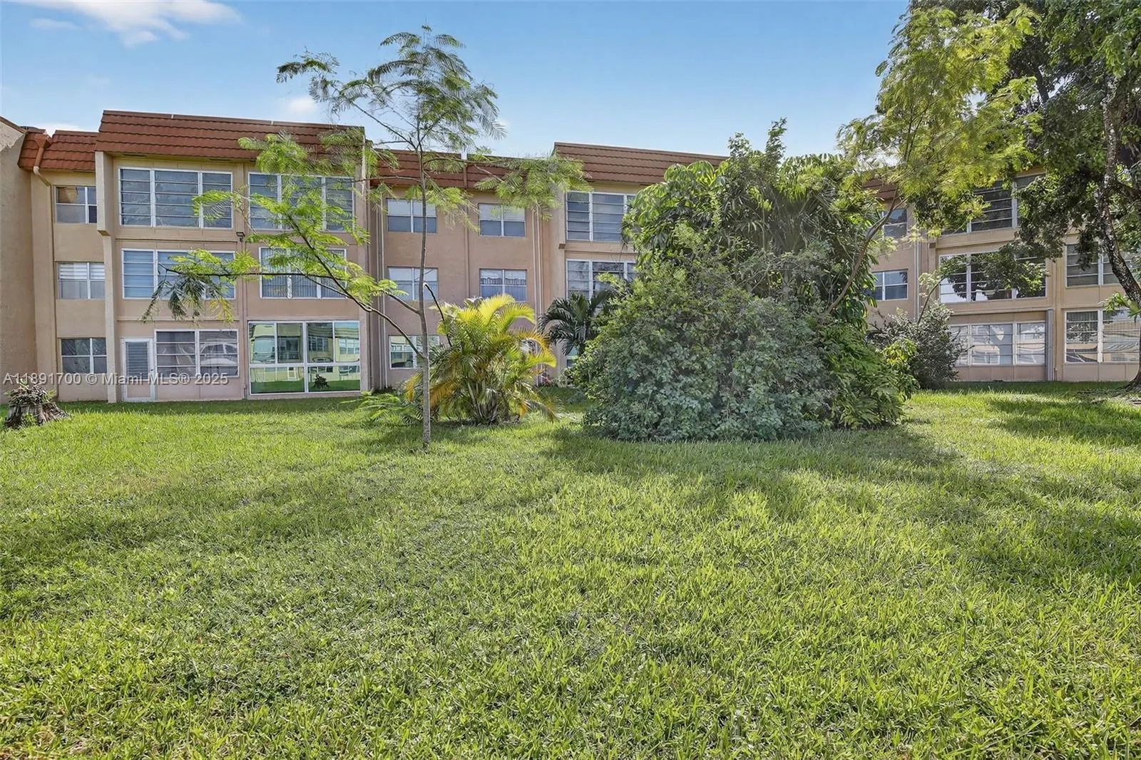 9041 Sunrise Lakes Blvd, #107