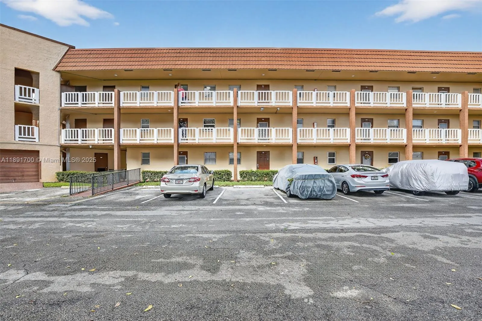 9041 Sunrise Lakes Blvd, #107