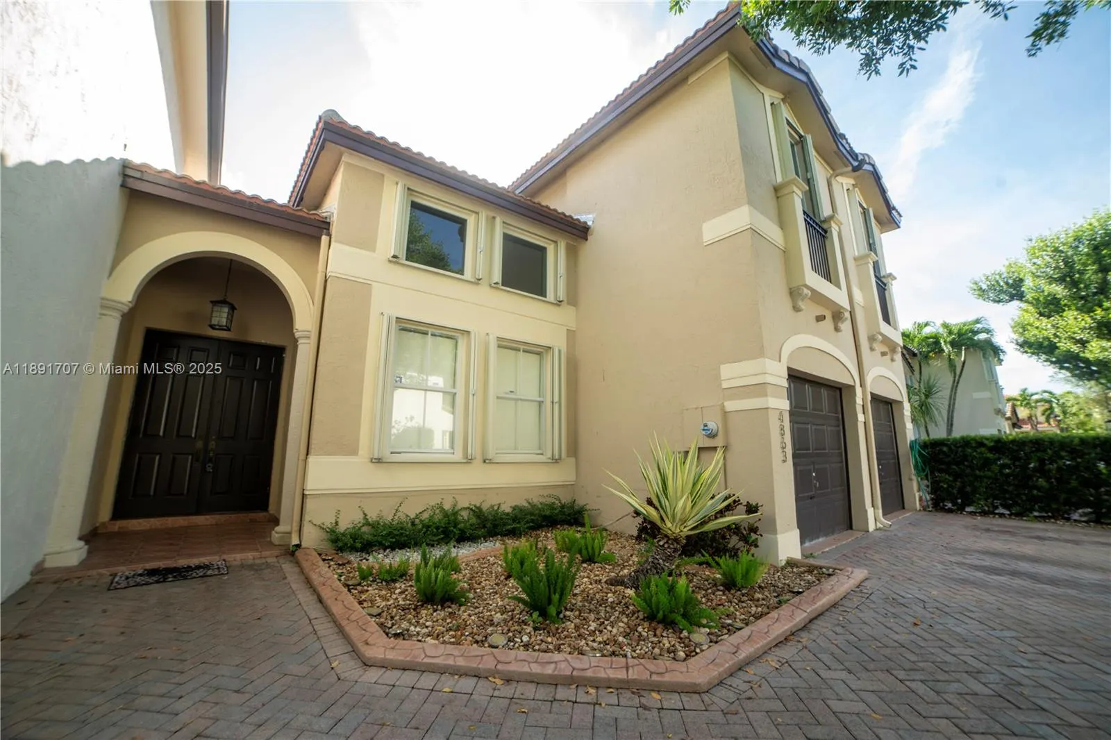 4863 NW 109th Path