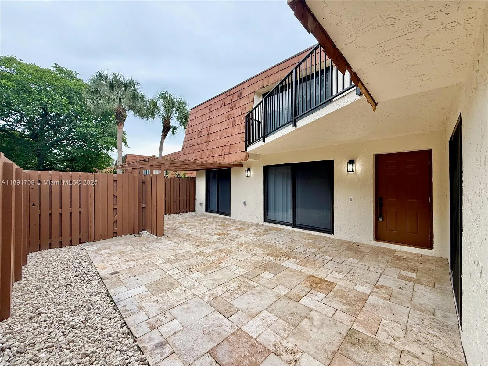 8429 N Coral Cir