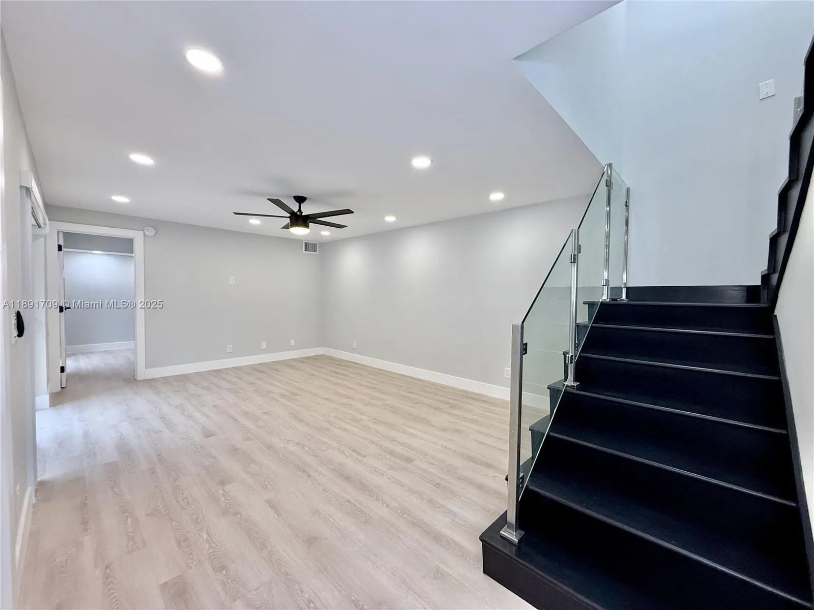 8429 N Coral Cir