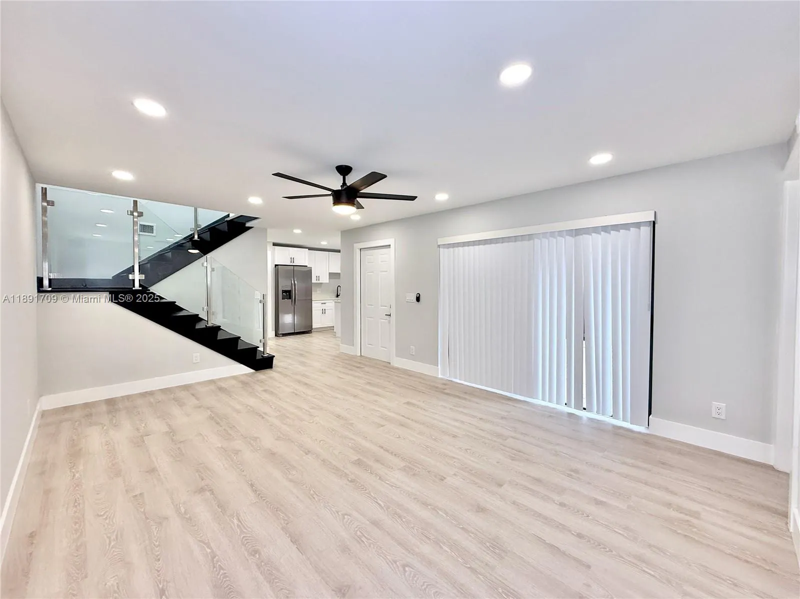 8429 N Coral Cir