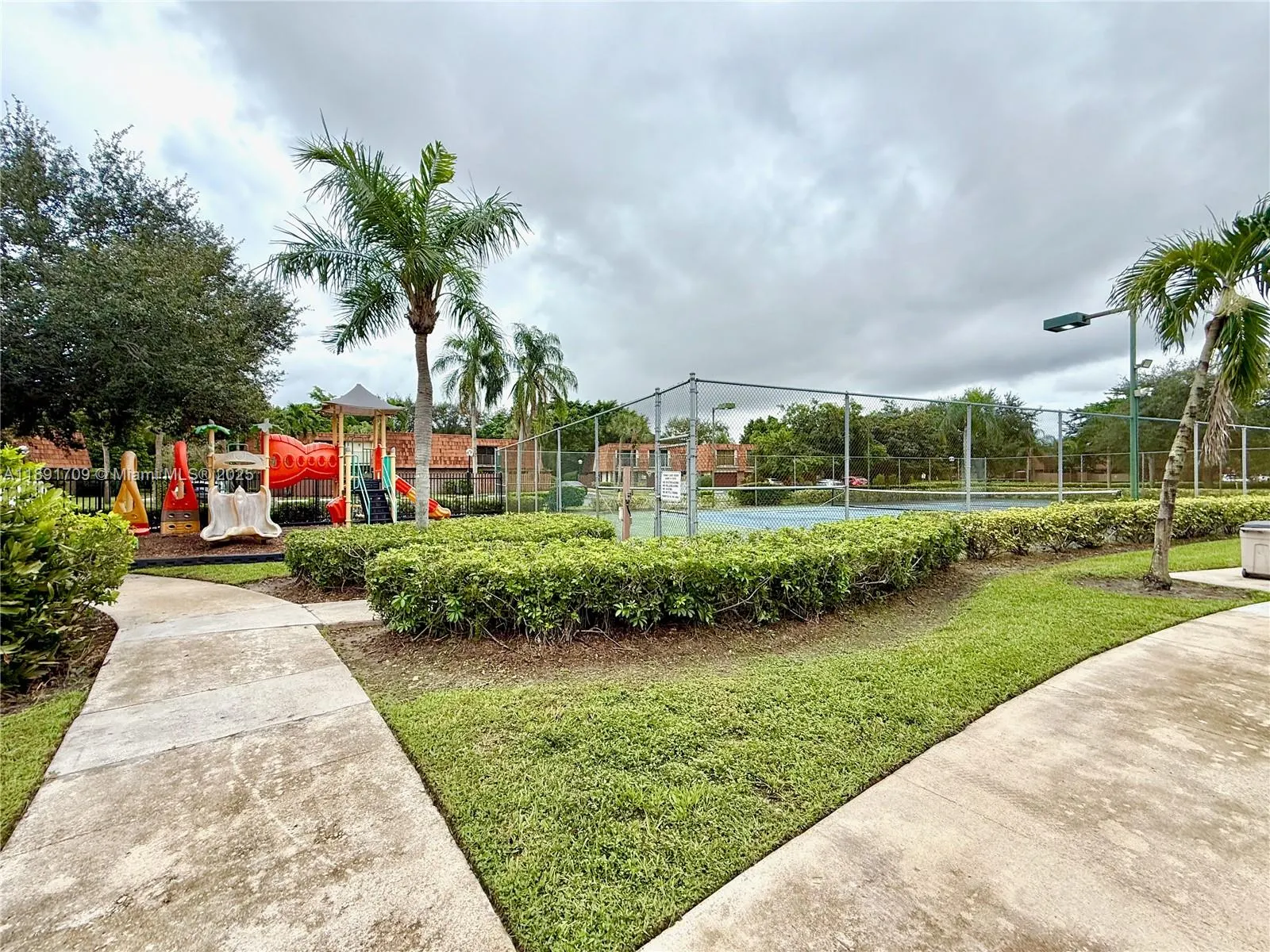 8429 N Coral Cir