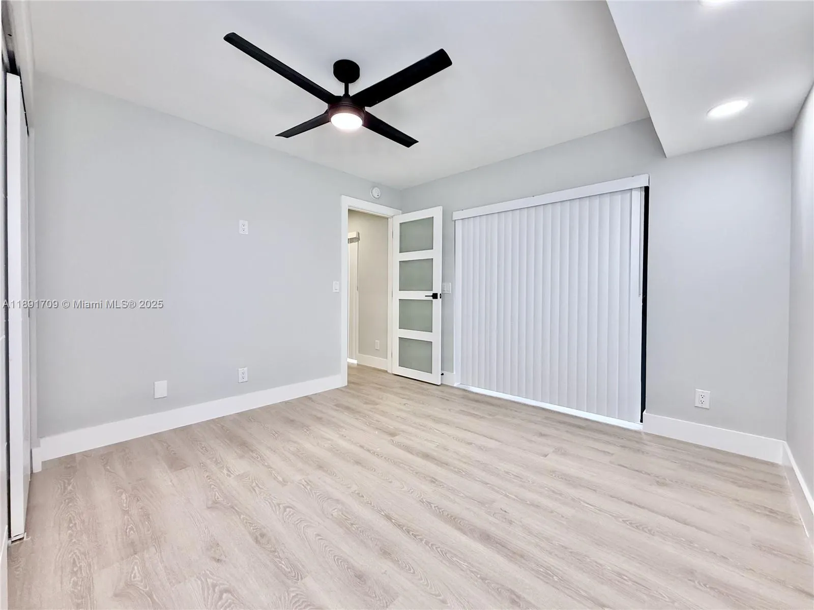 8429 N Coral Cir