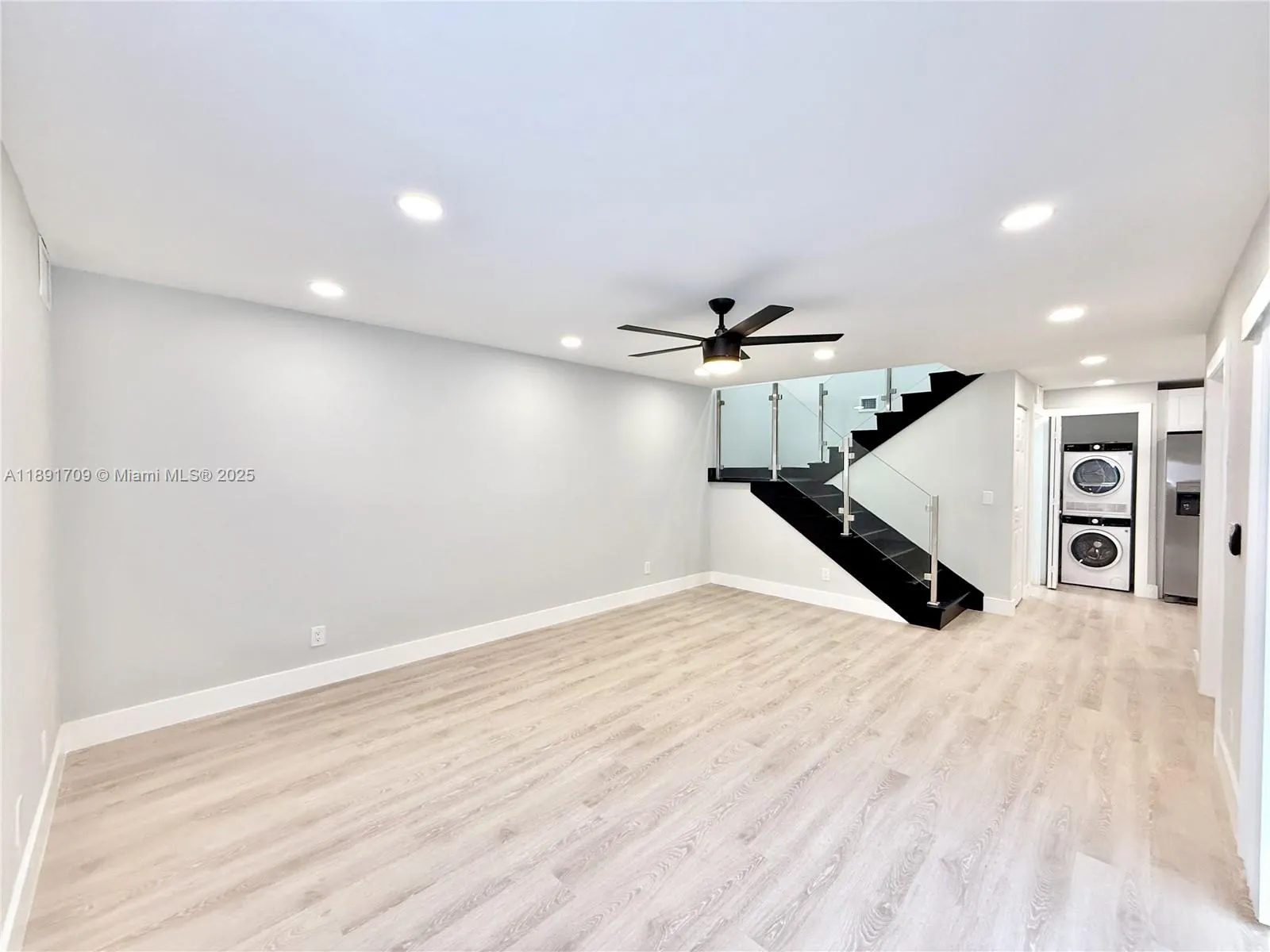 8429 N Coral Cir