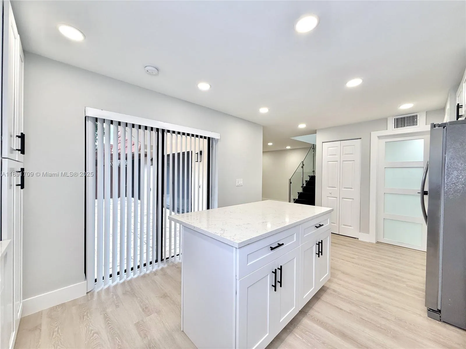 8429 N Coral Cir