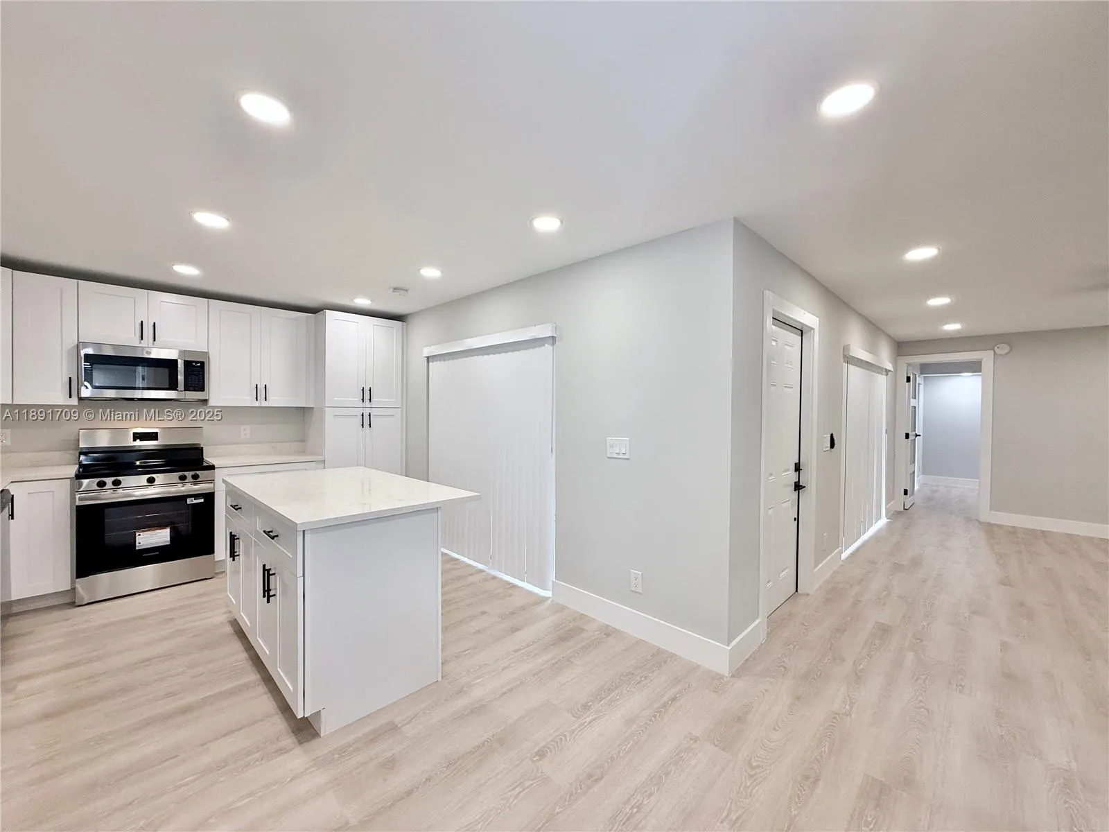 8429 N Coral Cir