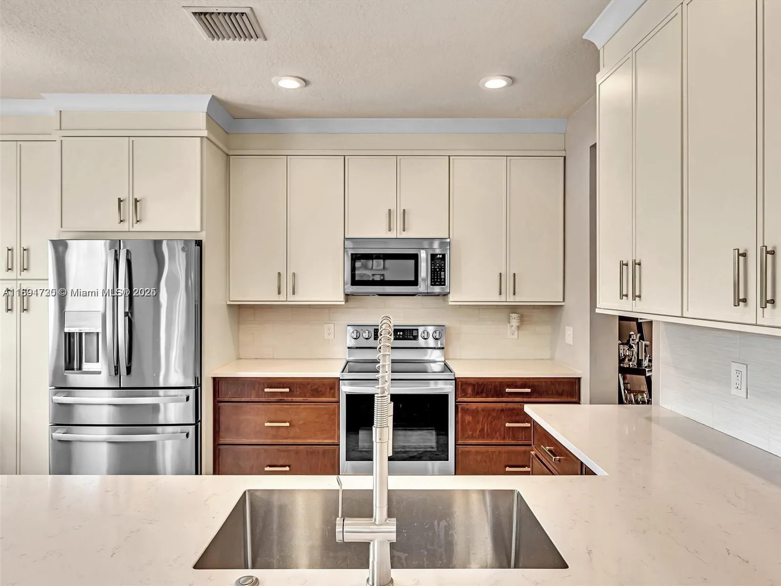 214 La Costa Ct