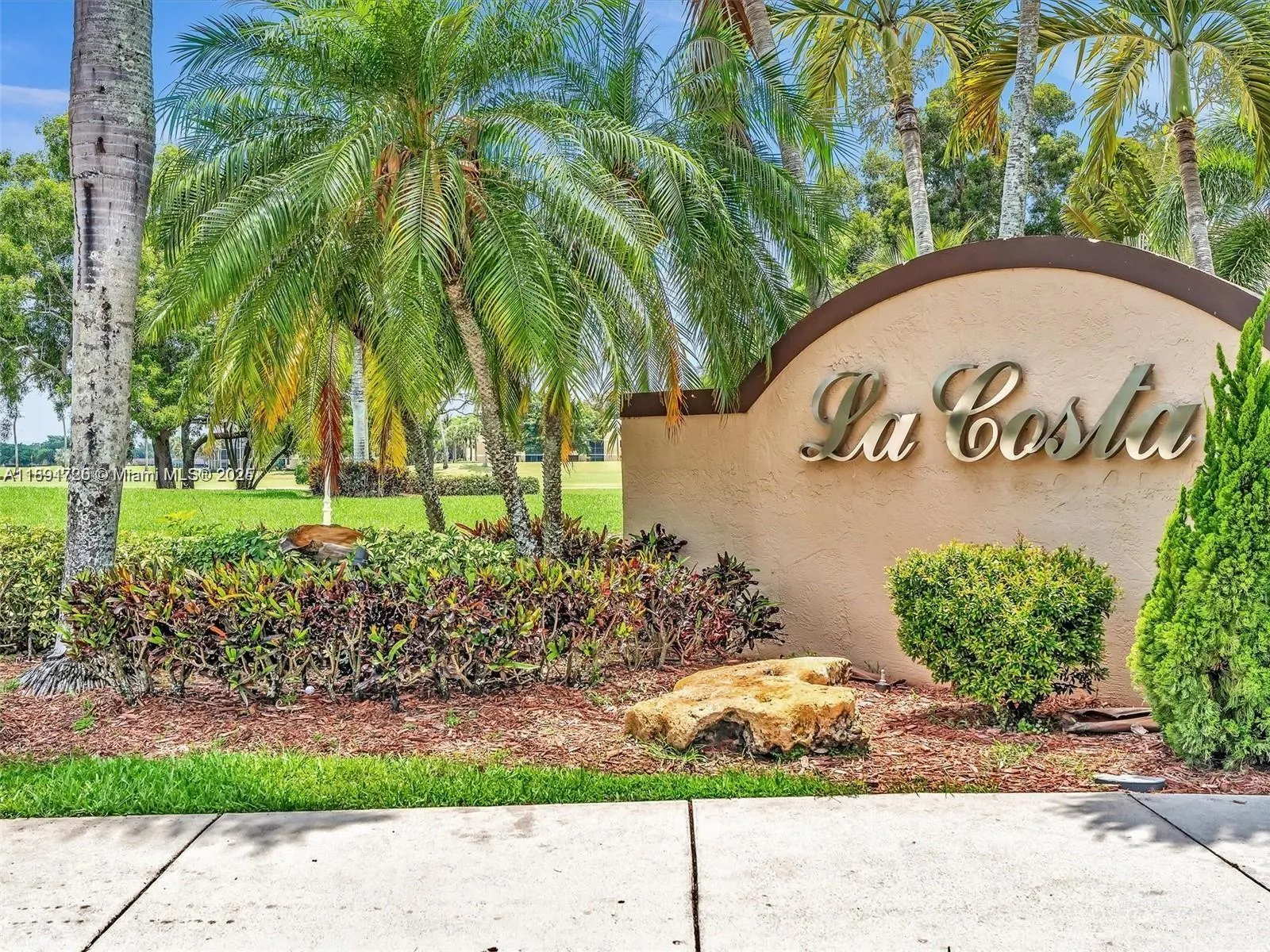 214 La Costa Ct