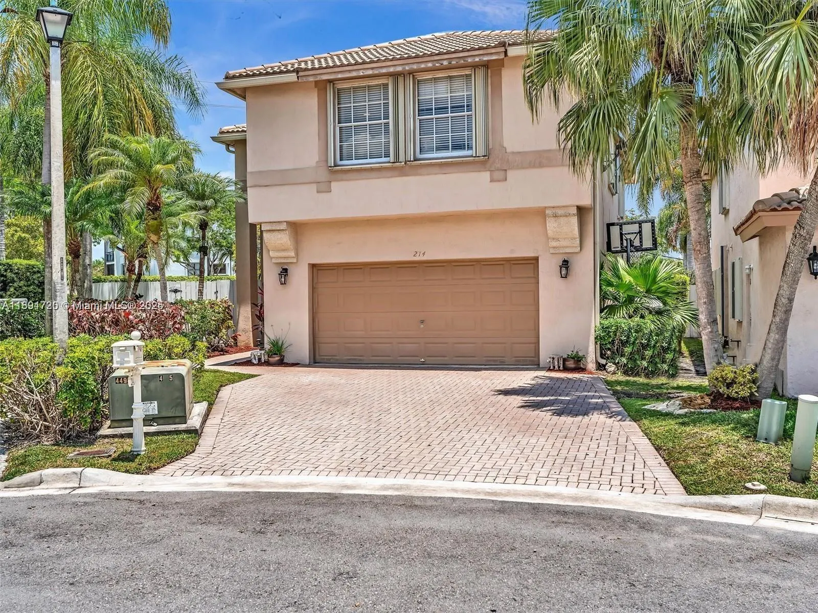 214 La Costa Ct
