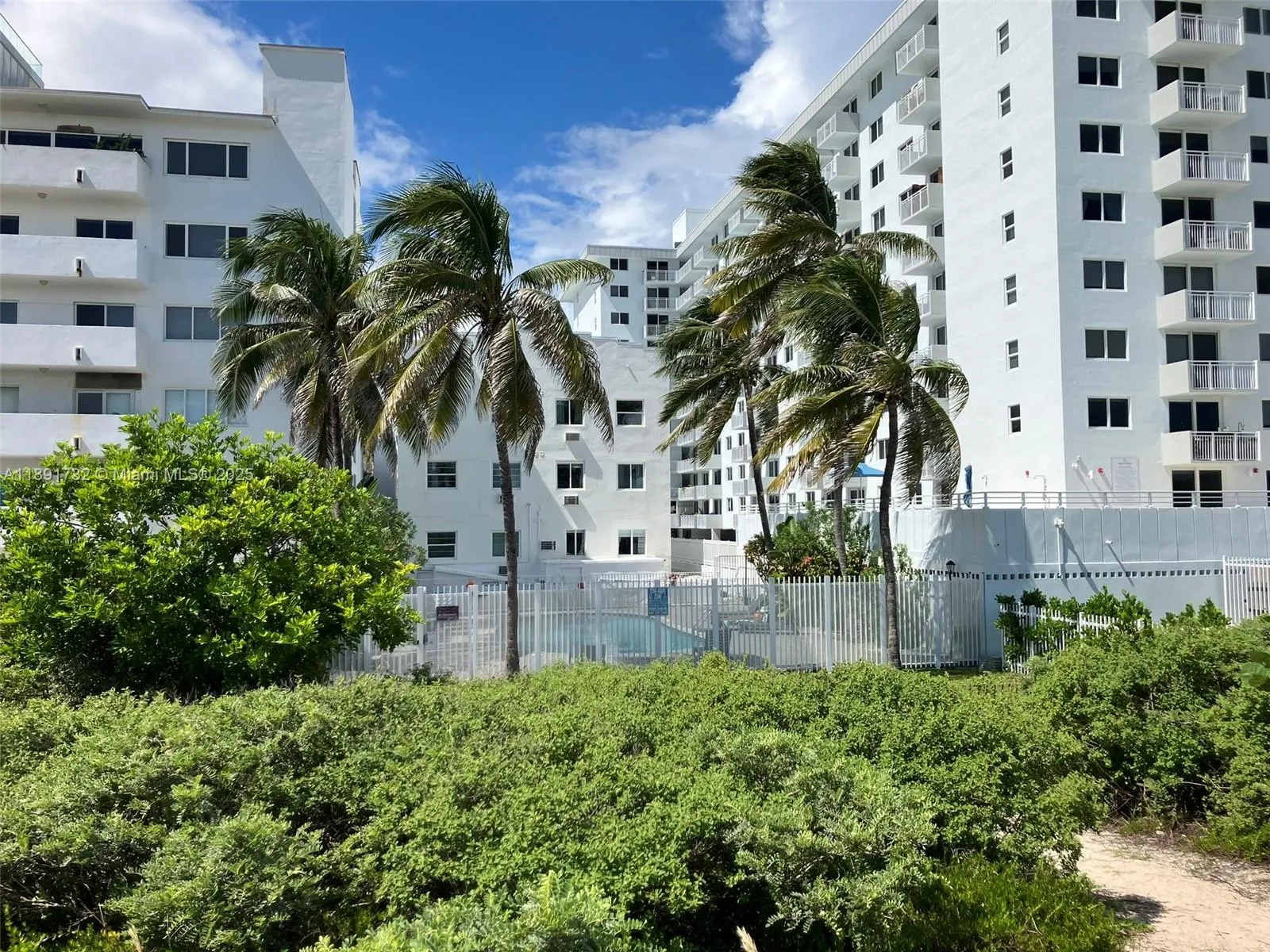 335 Ocean Dr, #306