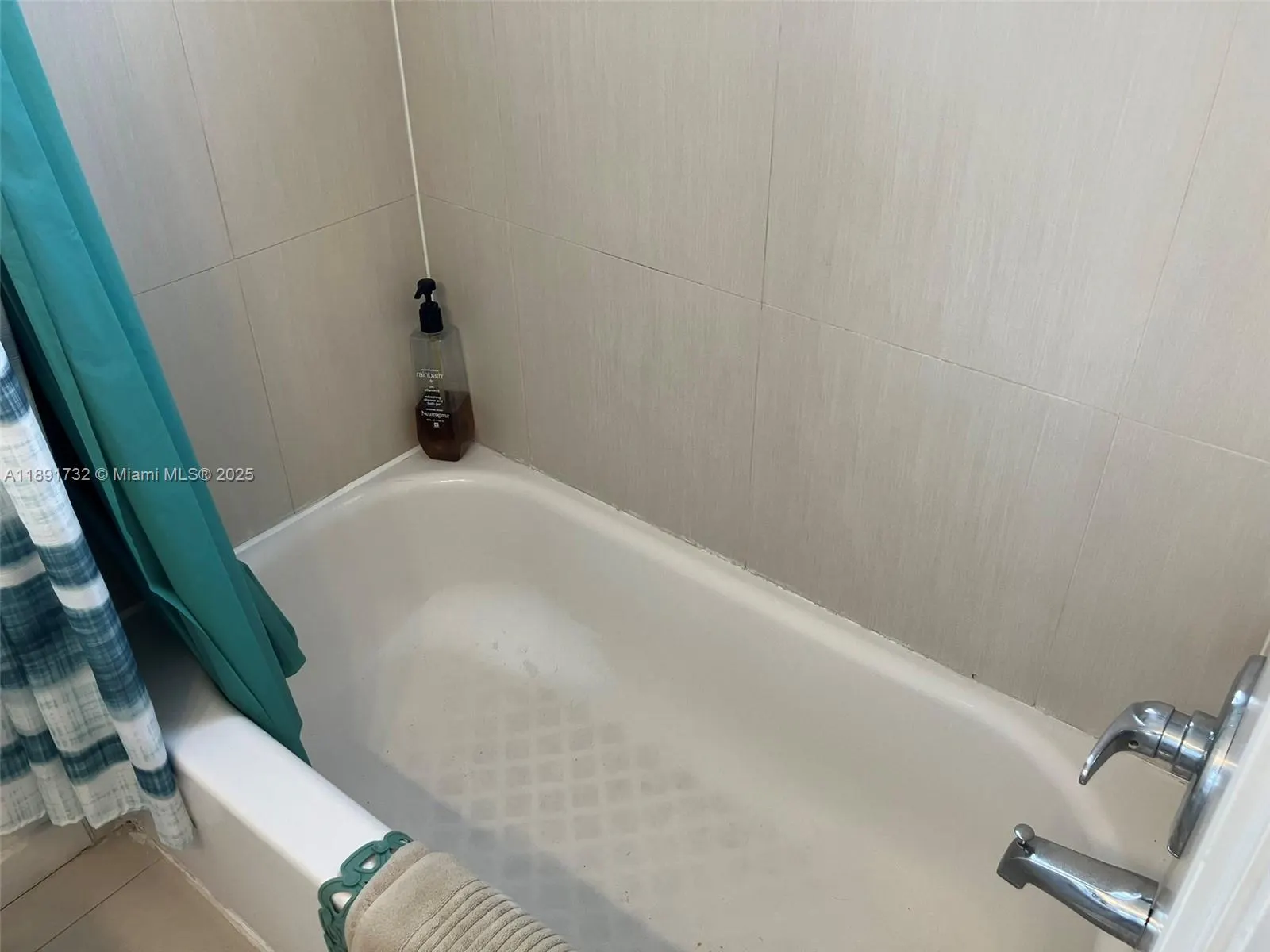 335 Ocean Dr, #306