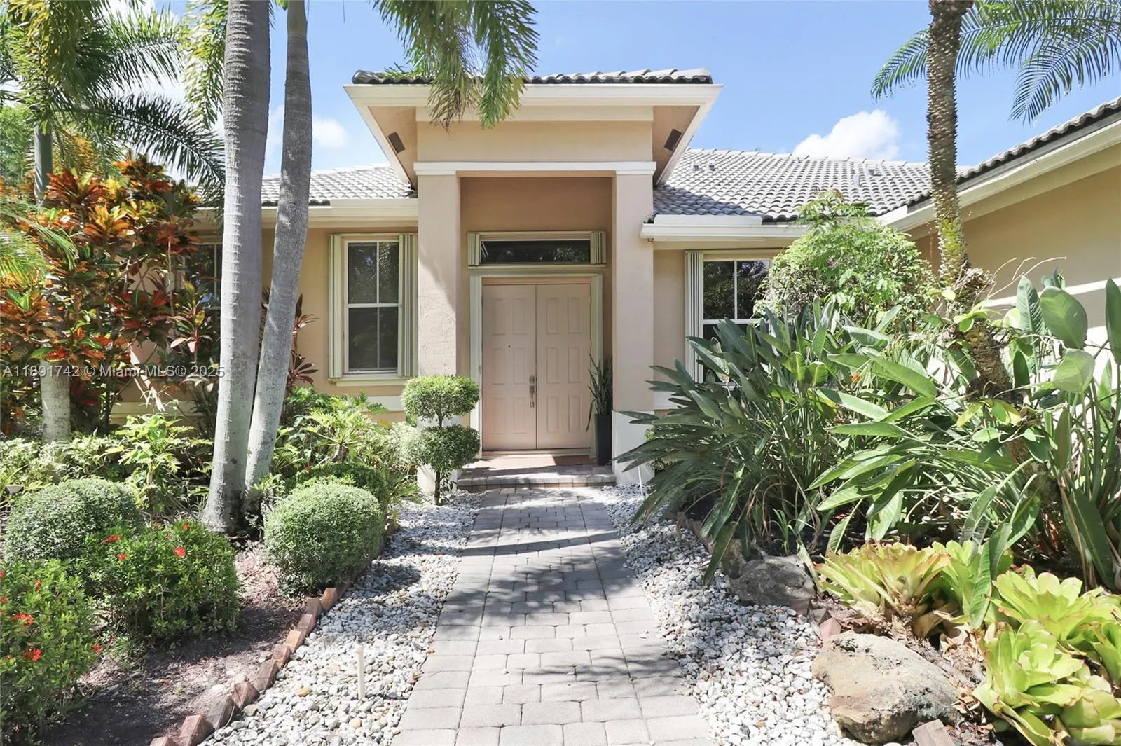 1600 Blue Jay Cir, #1